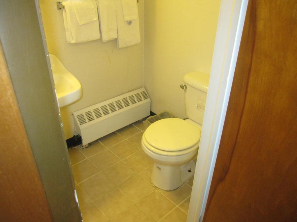 Glen Motel - Utica Room photo