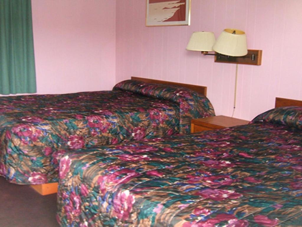 Glen Motel - Utica Room photo